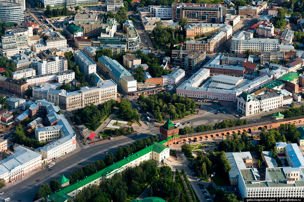 Нижегородский центр. Нижний Новгород с высоты птичьего полета. Площадь Минина и Пожарского Нижний Новгород сверху. Нижний Новгород Кремль с высоты птичьего полета. Площадь Минина Нижний Новгород вид сверху.