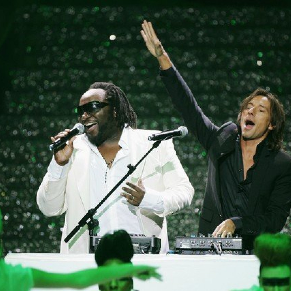 World hold on feat steve. Steve Edwards. Steve Edwards Singer. Bob Sinclar Steve Edwards. Боб Синклер World hold on.